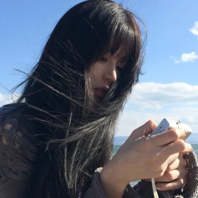 照片中的女孩